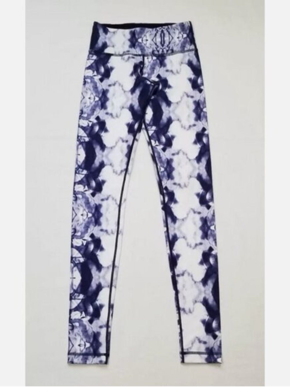 Lululemon Ink Blot Wunder Under Leggings Blue White size 8